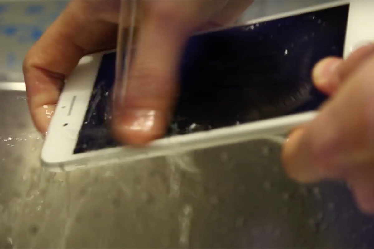 Водонепроницаемость или нет, вы также можете держать iPhone 7 и 7 Plus в сухом состоянии